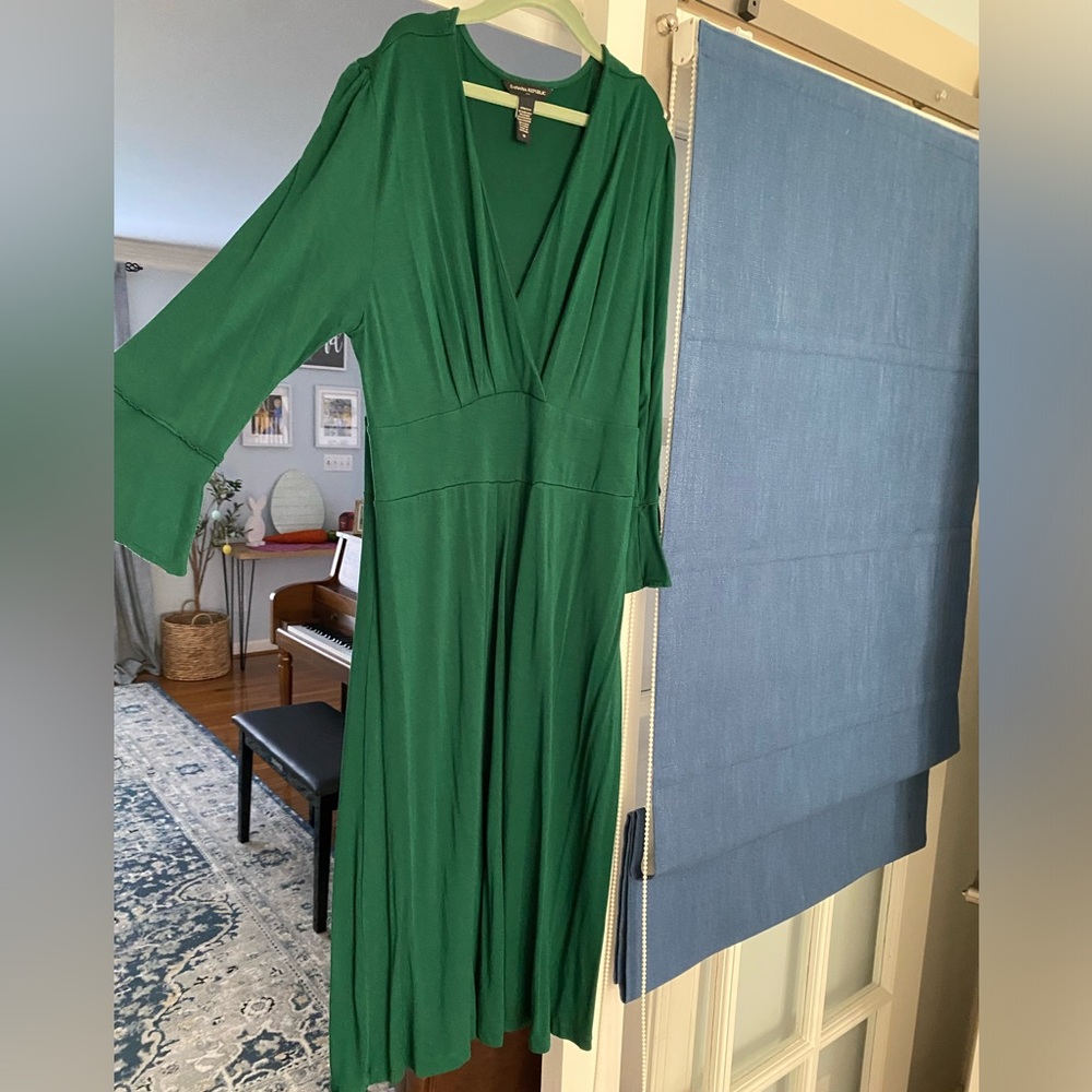 Green jersey midi dress with flutter sleeves